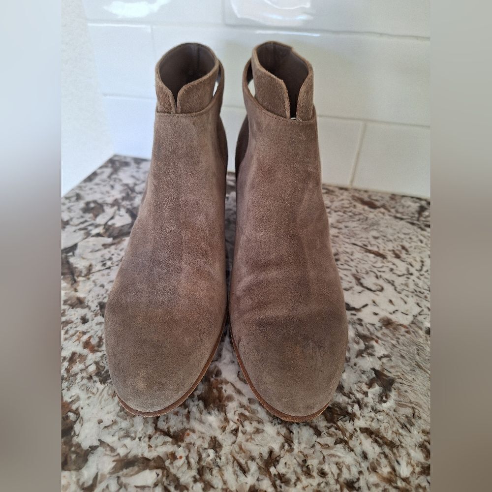 Vince gray shuede‎ ankle boots size 7 US